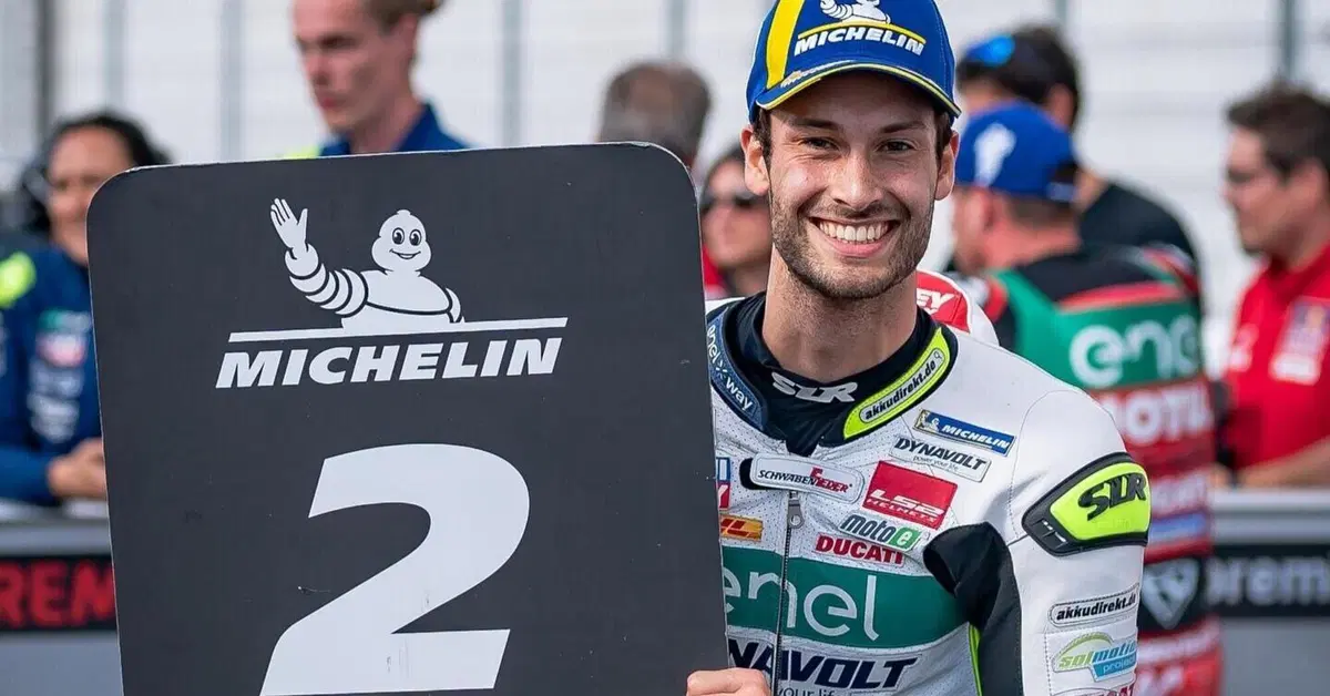 MotoGP 2024. GP d'Italia. Grave incidente per Lukas Tulovic, pilota di MotoE, portato via dal Mugello in elicottero - Le sue condizioni