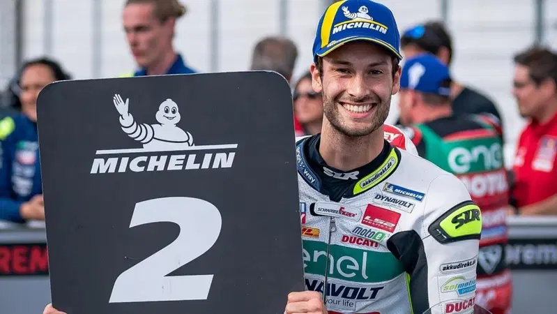 MotoGP 2024. GP d'Italia. Grave incidente per Lukas Tulovic, pilota di MotoE, portato via dal Mugello in elicottero - Le sue condizioni