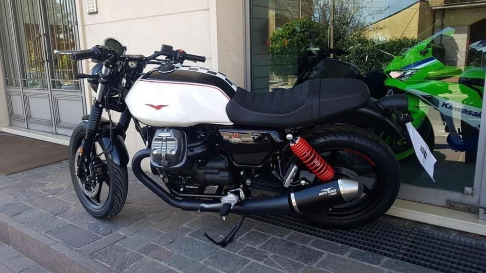 Moto Guzzi V7 Stone Ten (2024)