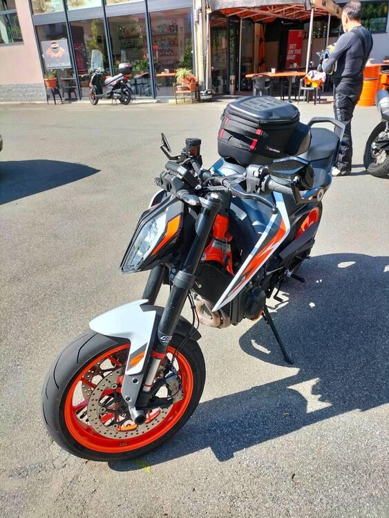 KTM 890 Duke R (2021)