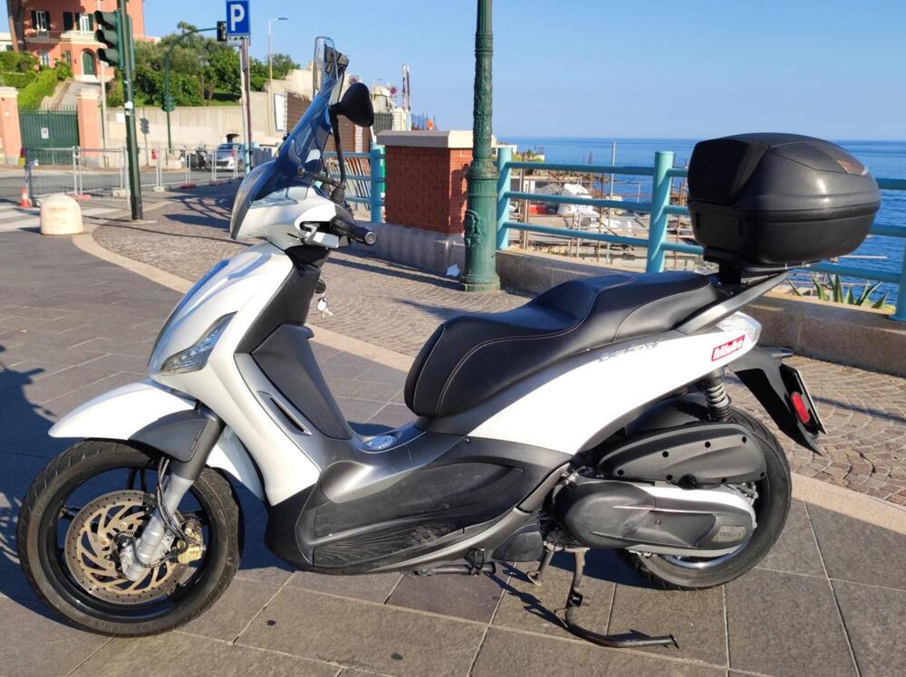 Piaggio Beverly 350 SportTouring ie ABS (2011 - 17) (2)