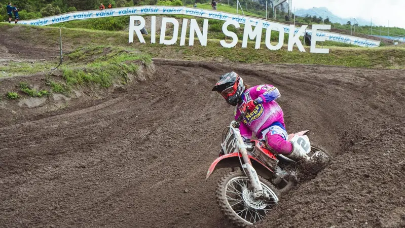 Ridin 'Smoke: motocross, due tempi, amici e un bellissimo tracciato! [GALLERY]