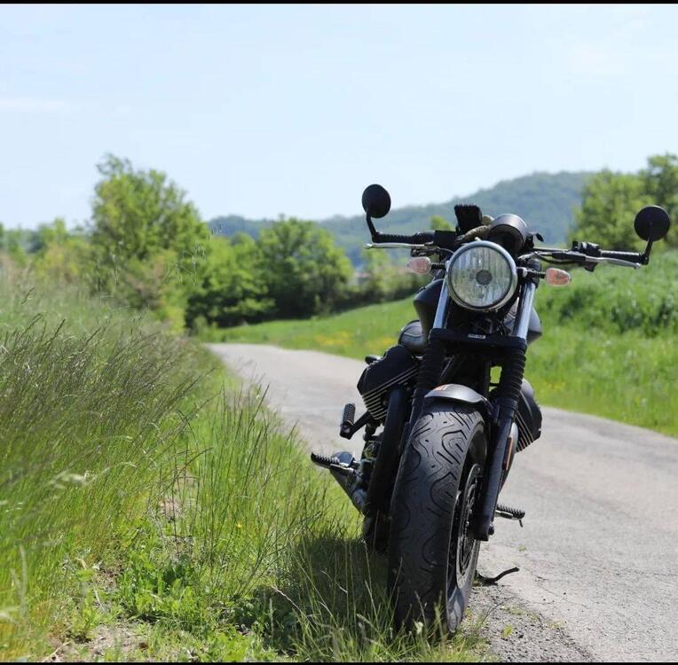 Moto Guzzi V9 Bobber (2016 - 18) (3)