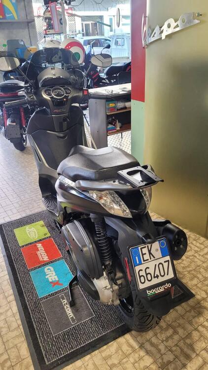 Piaggio Beverly 350 ABS (2016 - 20) (4)