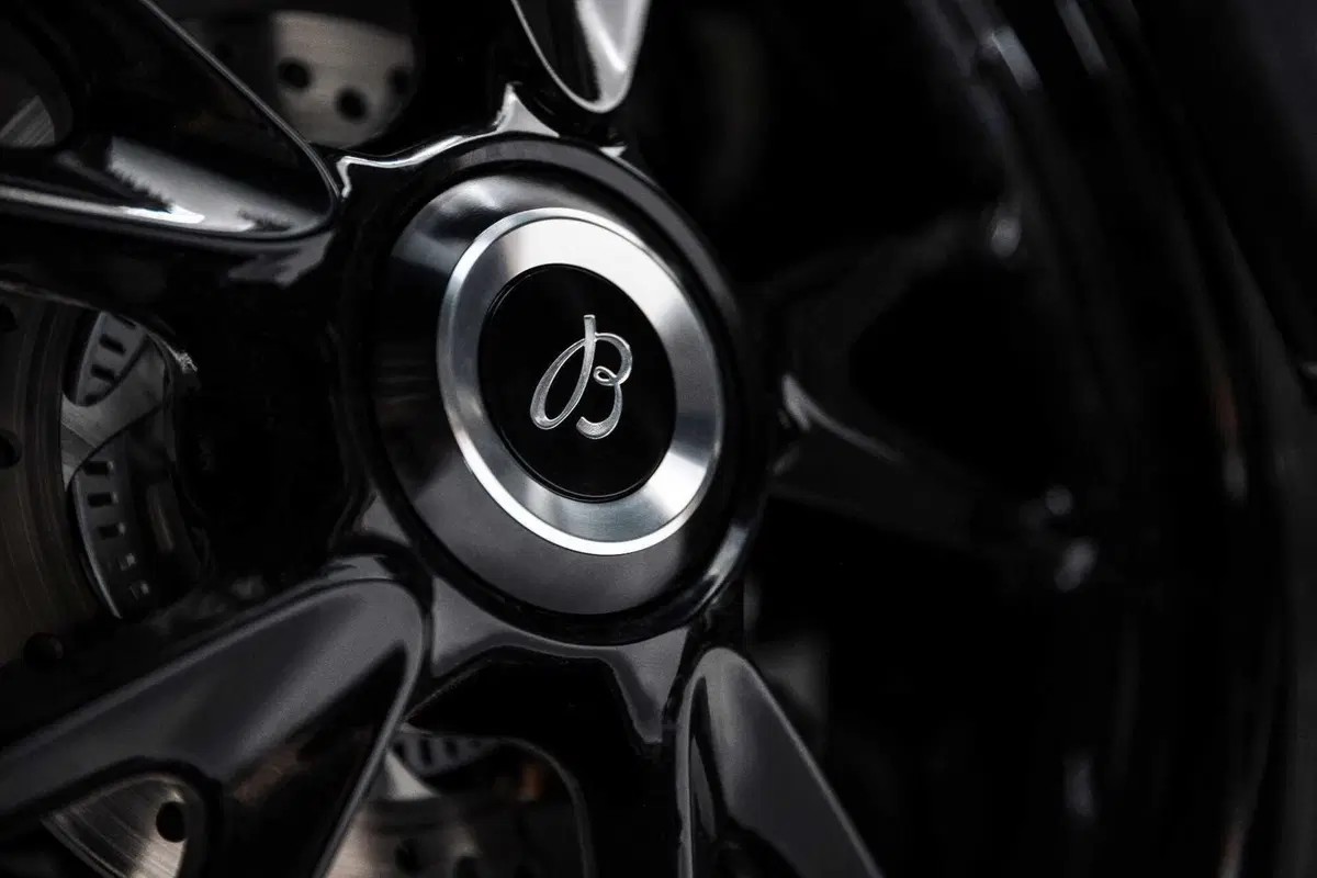 Triumph e Breitling di nuovo insieme, ecco la Speed Triple 1200 RR Breitling (13)
