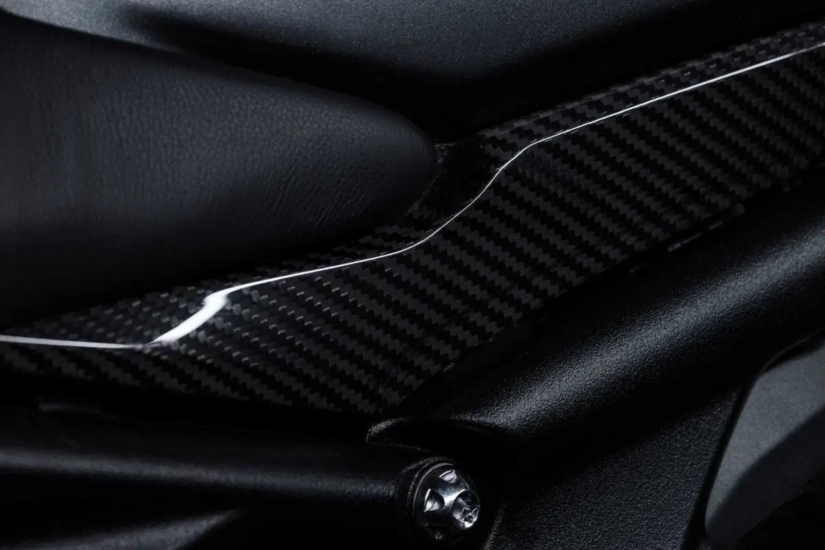 Triumph e Breitling di nuovo insieme, ecco la Speed Triple 1200 RR Breitling (17)