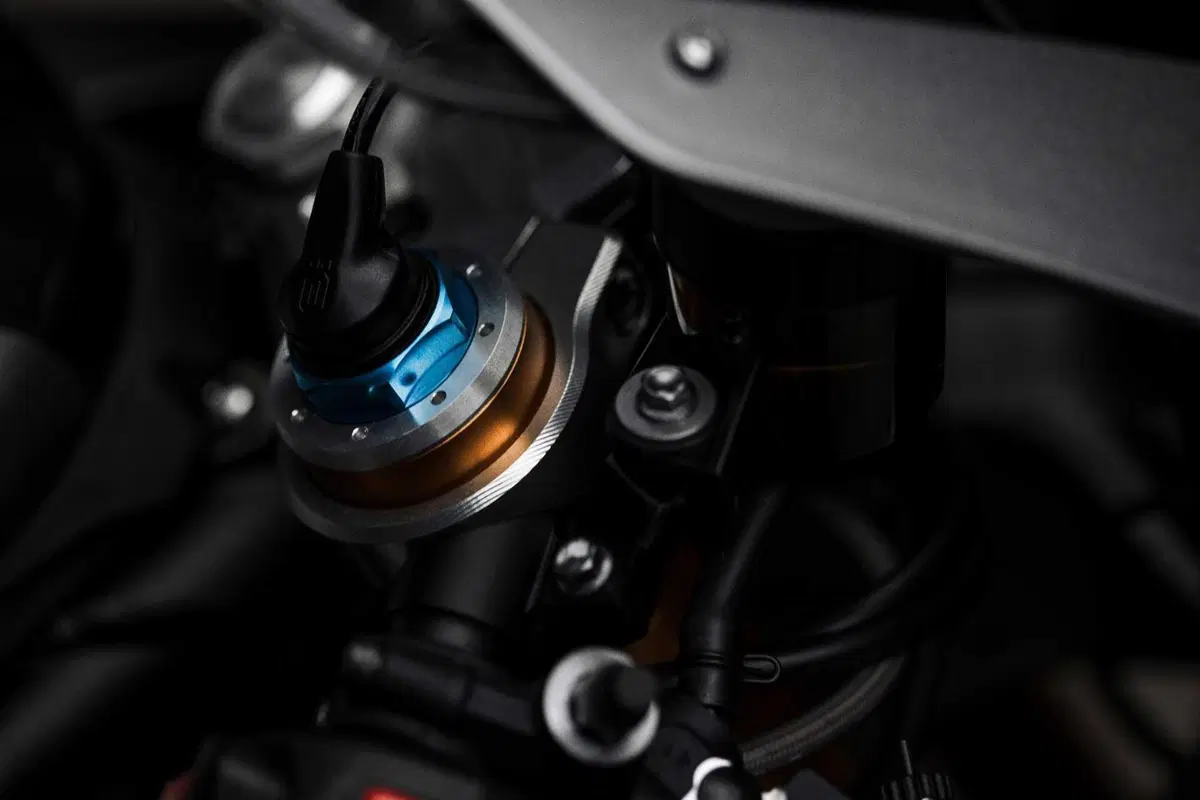 Triumph e Breitling di nuovo insieme, ecco la Speed Triple 1200 RR Breitling (24)