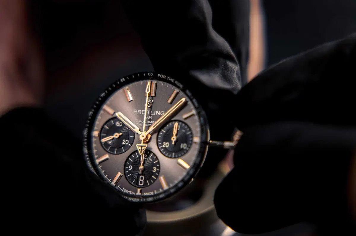 Triumph e Breitling di nuovo insieme, ecco la Speed Triple 1200 RR Breitling