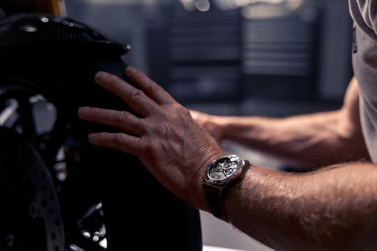 Triumph e Breitling di nuovo insieme, ecco la Speed Triple 1200 RR Breitling (3)