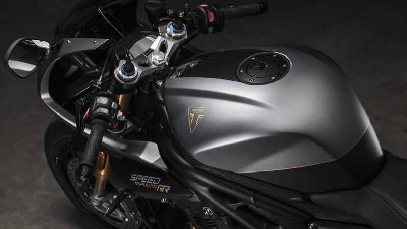 Triumph e Breitling di nuovo insieme, ecco la Speed Triple 1200 RR Breitling