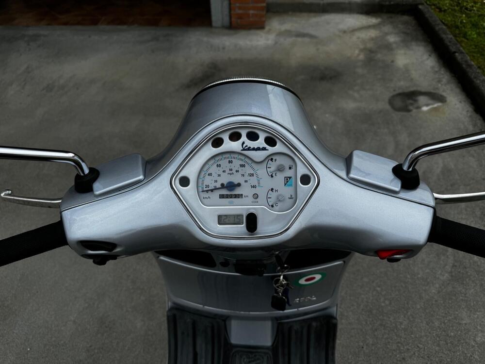 Vespa Granturismo 200 L (5)