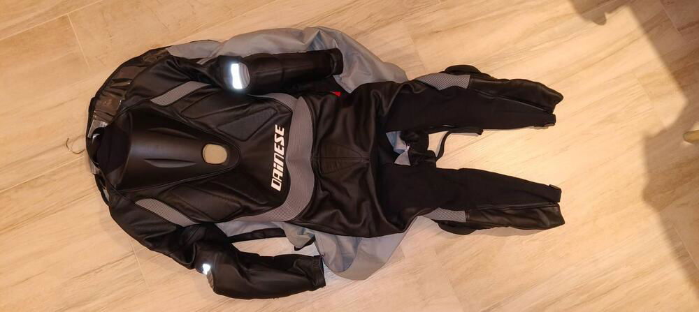 VENDO TUTA INTERA DAINESE LAGUNA SECA TG 50 (3)