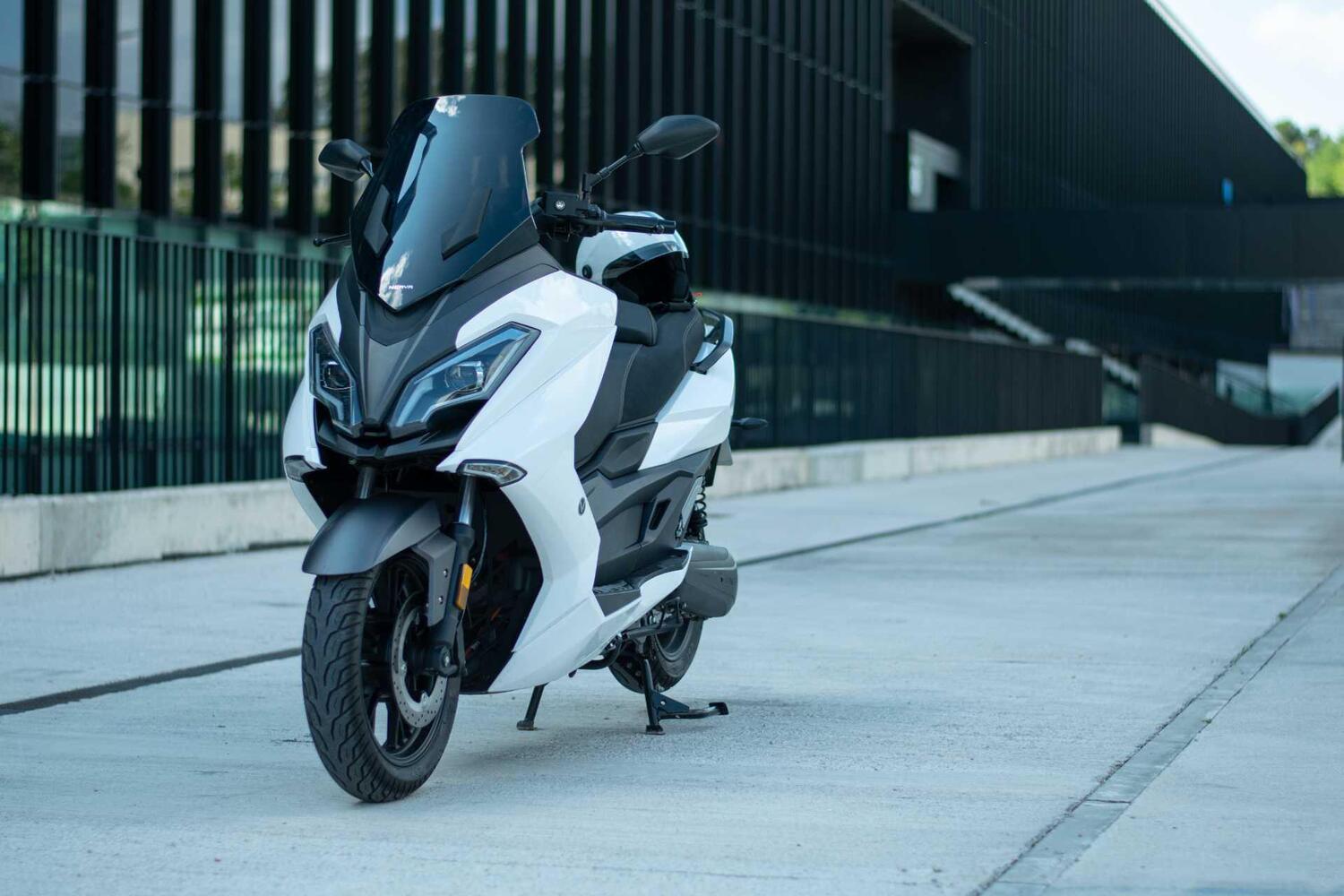 Nerva EXE, lo scooter elettrico si aggiorna: più economico ed efficiente [GALLERY]