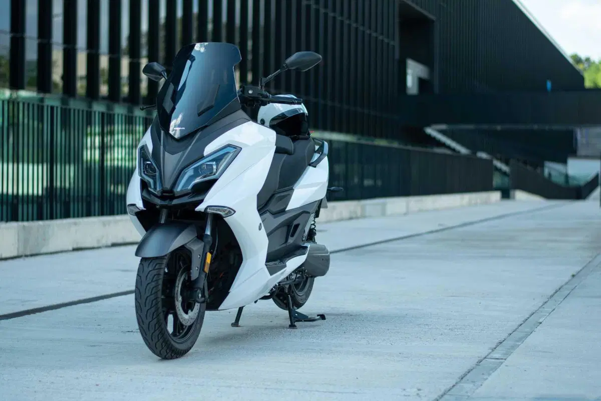 Nerva EXE, lo scooter elettrico si aggiorna: pi&ugrave; economico ed efficiente [GALLERY]