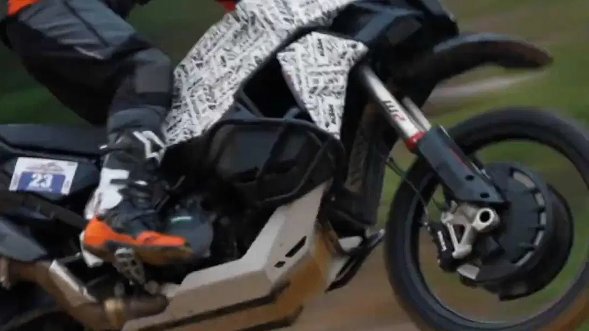 KTM 1390 Super Adventure AMT: sarà automatica! E non sarà la sola, ecco le ALTRE in arrivo (3)