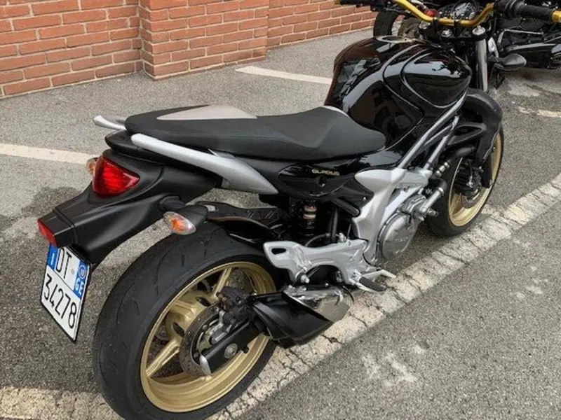 Suzuki Gladius 650 SFV (2009 - 15) (7)