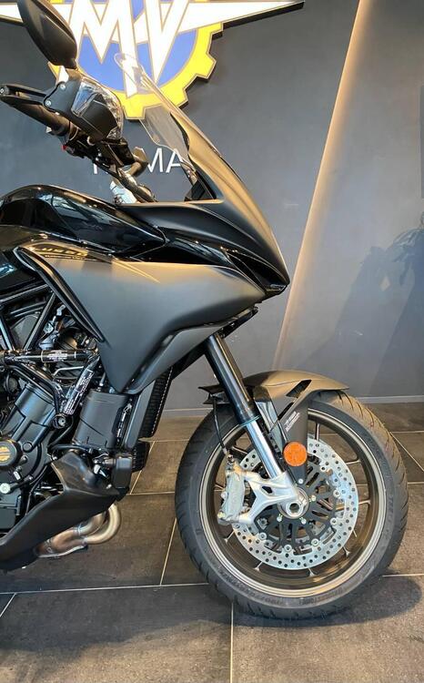 MV Agusta Turismo Veloce 800 Lusso SCS (2021 - 24) (4)