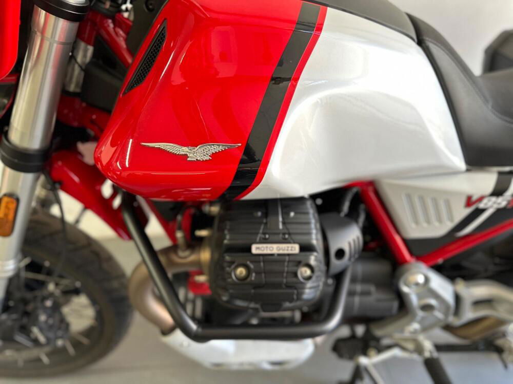 Moto Guzzi V85 TT Evocative Graphics (2021 - 23) (4)