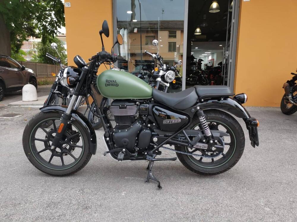 Royal Enfield Meteor 350 Fireball (2021 - 24) (2)