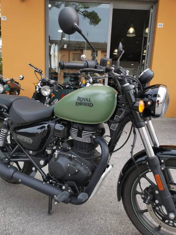 Royal Enfield Meteor 350 Fireball (2021 - 24) (3)