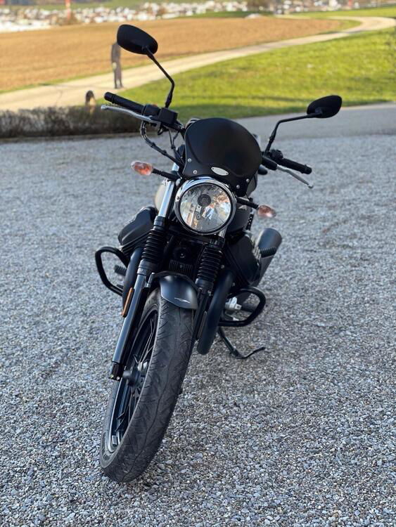 Moto Guzzi V7 III Stone (2017 - 20) (4)