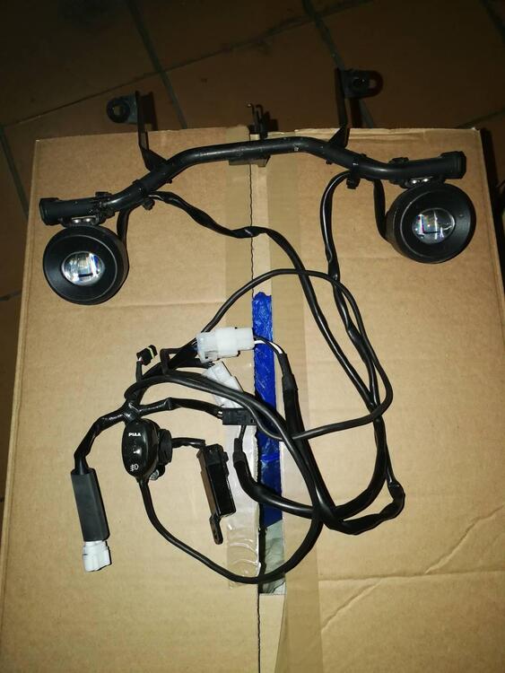 Vendo Kit luci antinebbia LED originali Yamaha (2)