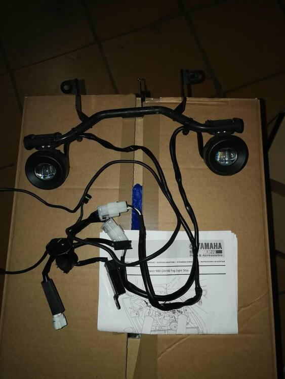 Vendo Kit luci antinebbia LED originali Yamaha (3)