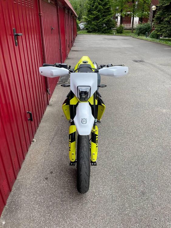 Husqvarna 701 Supermoto (2023 - 24) (5)