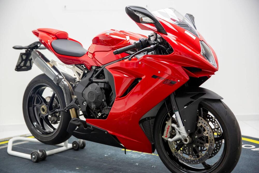 MV Agusta F3 800 Rosso (2021 - 23) (2)