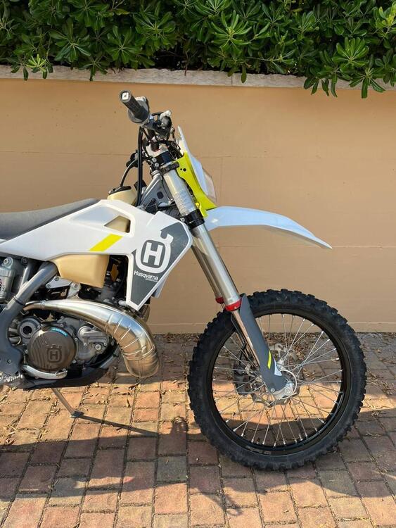 Husqvarna TE 250i (2022) (2)