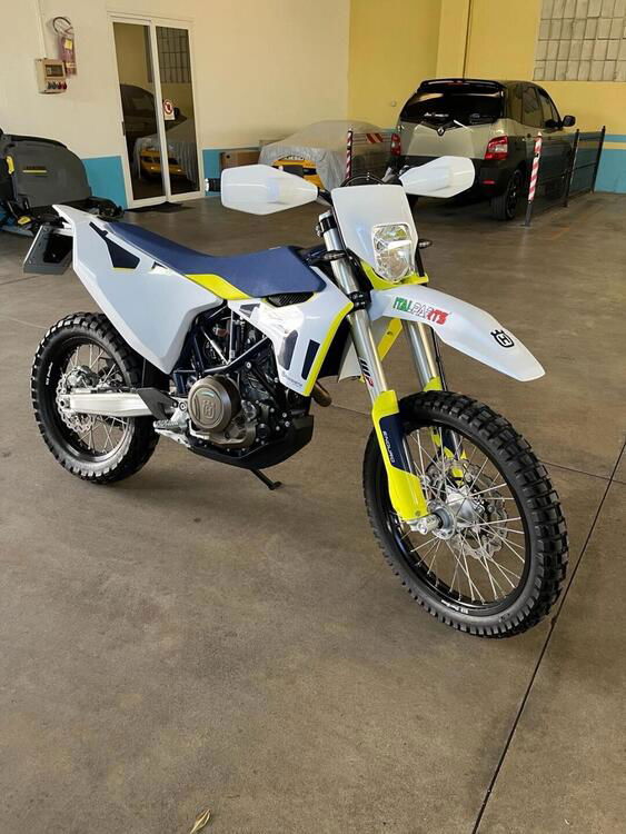 Husqvarna 701 Enduro (2021) (2)