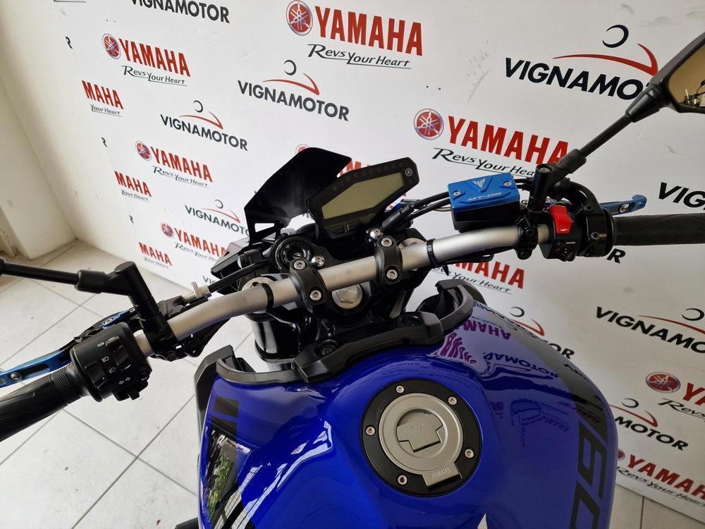 Yamaha MT-09 (2017 - 20) (2)