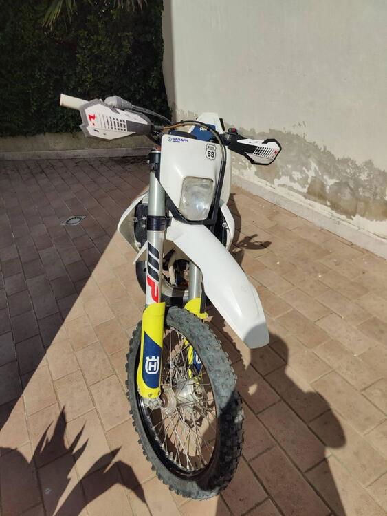 Husqvarna TE 300i (2018) (3)