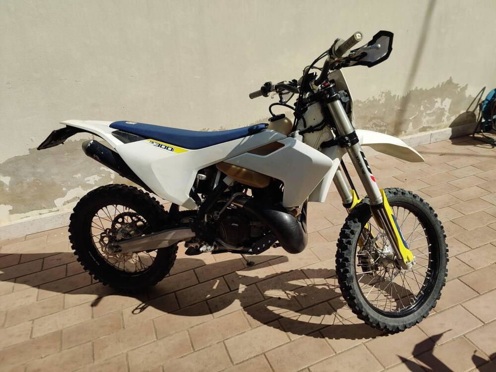 Husqvarna TE 300i (2018) (2)