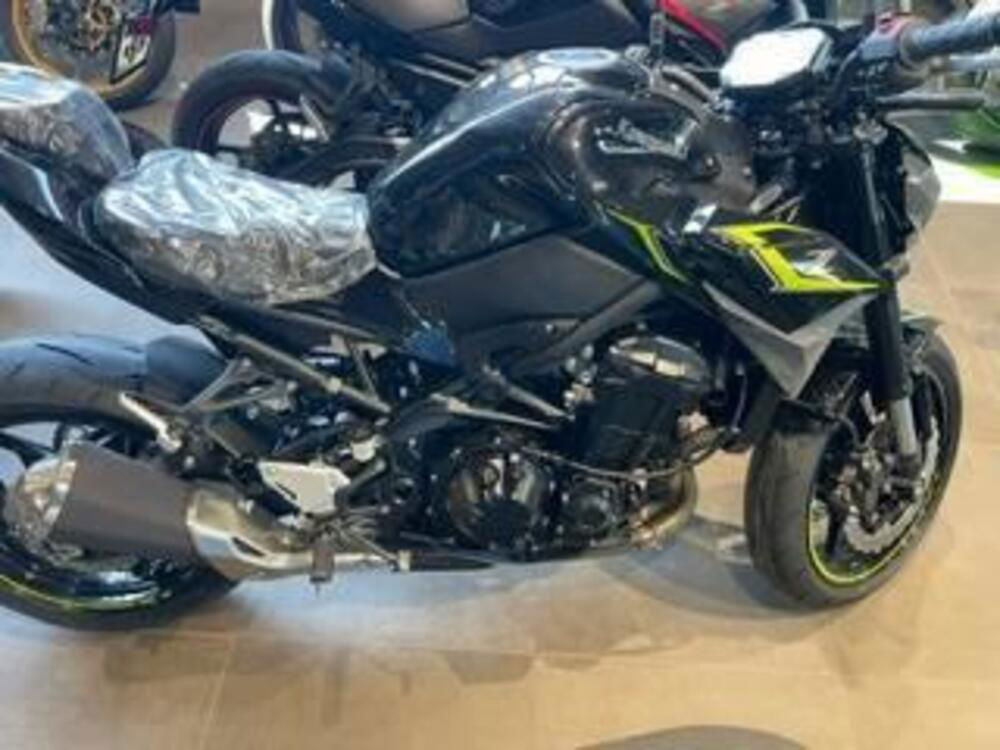 Kawasaki Z 900 (2021 - 24) (2)