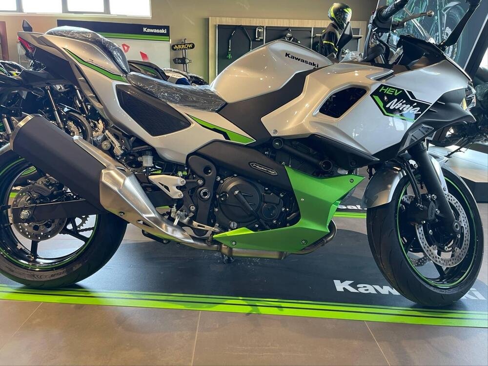 Kawasaki Ninja 7 Hybrid (2024)
