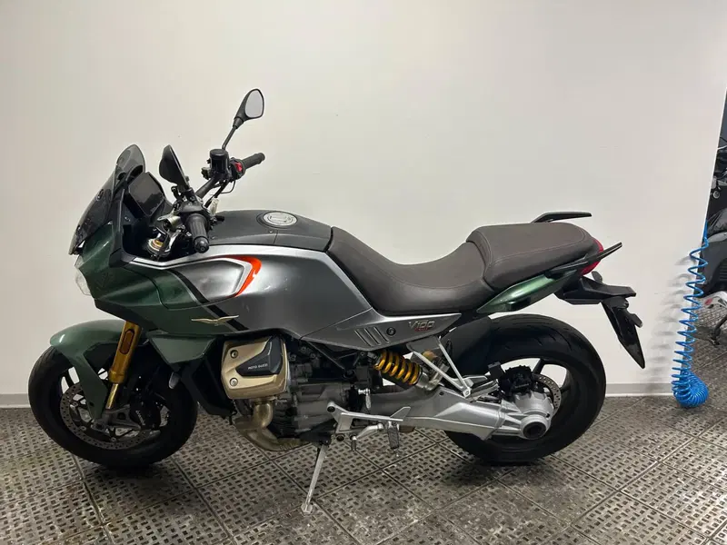 Moto Guzzi V100 Mandello S (2022 - 24)