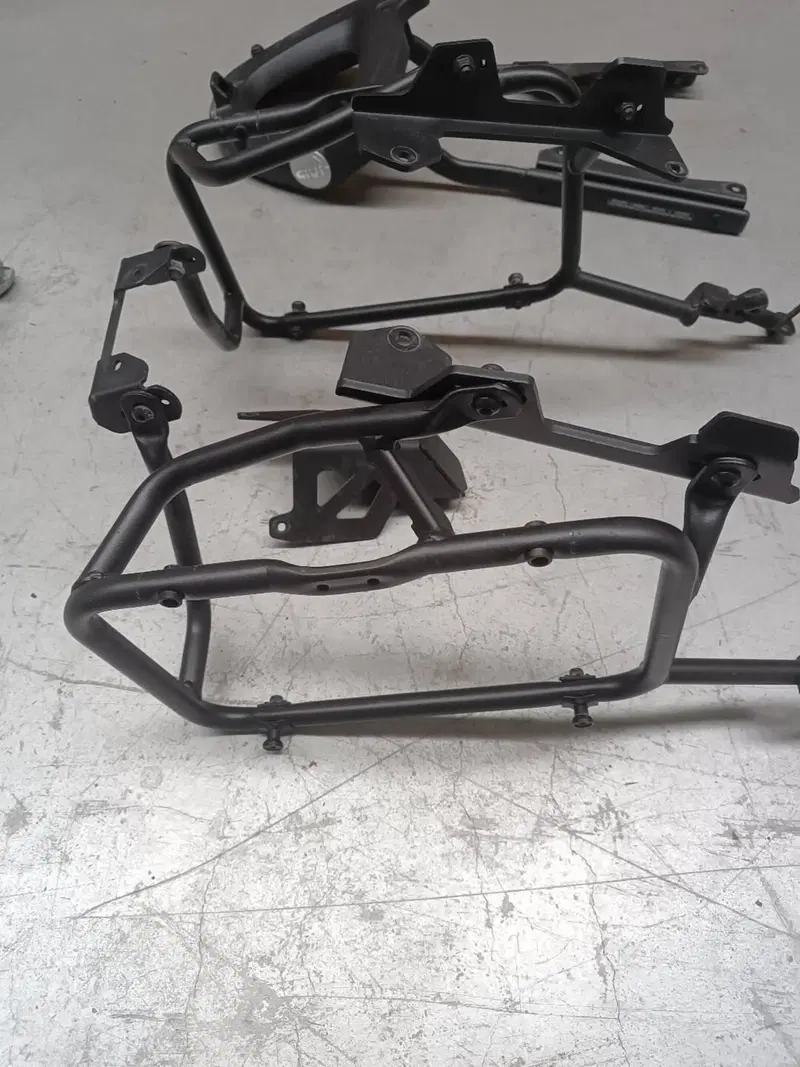 GIVI supporti valgia x F900XR BMW (4)