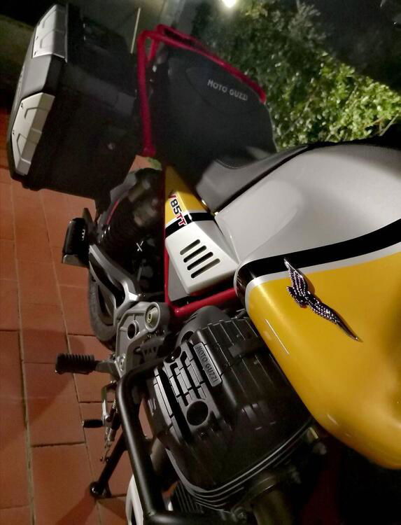 Moto Guzzi V85 TT Evocative Graphics (2019 - 20) (4)