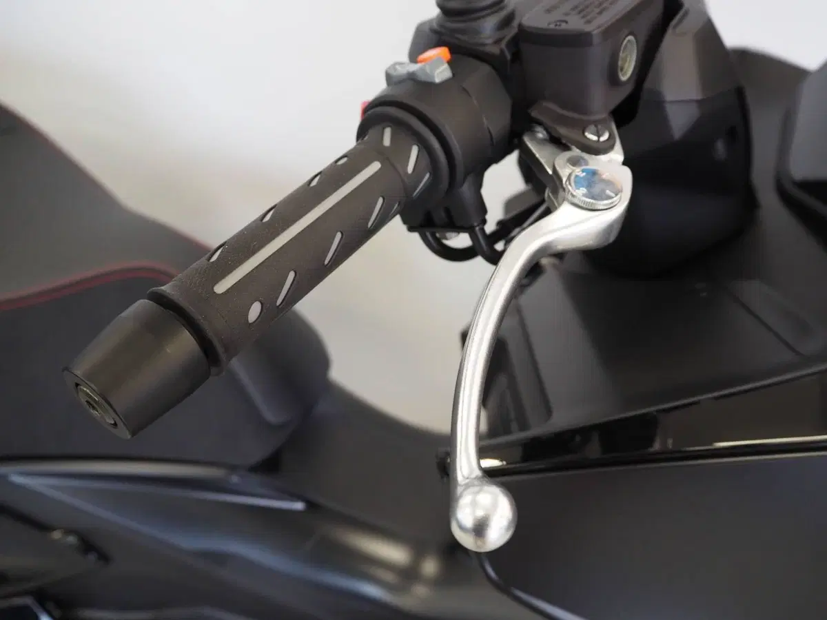 Kymco Xciting VS 400i (2023 - 26) (8)
