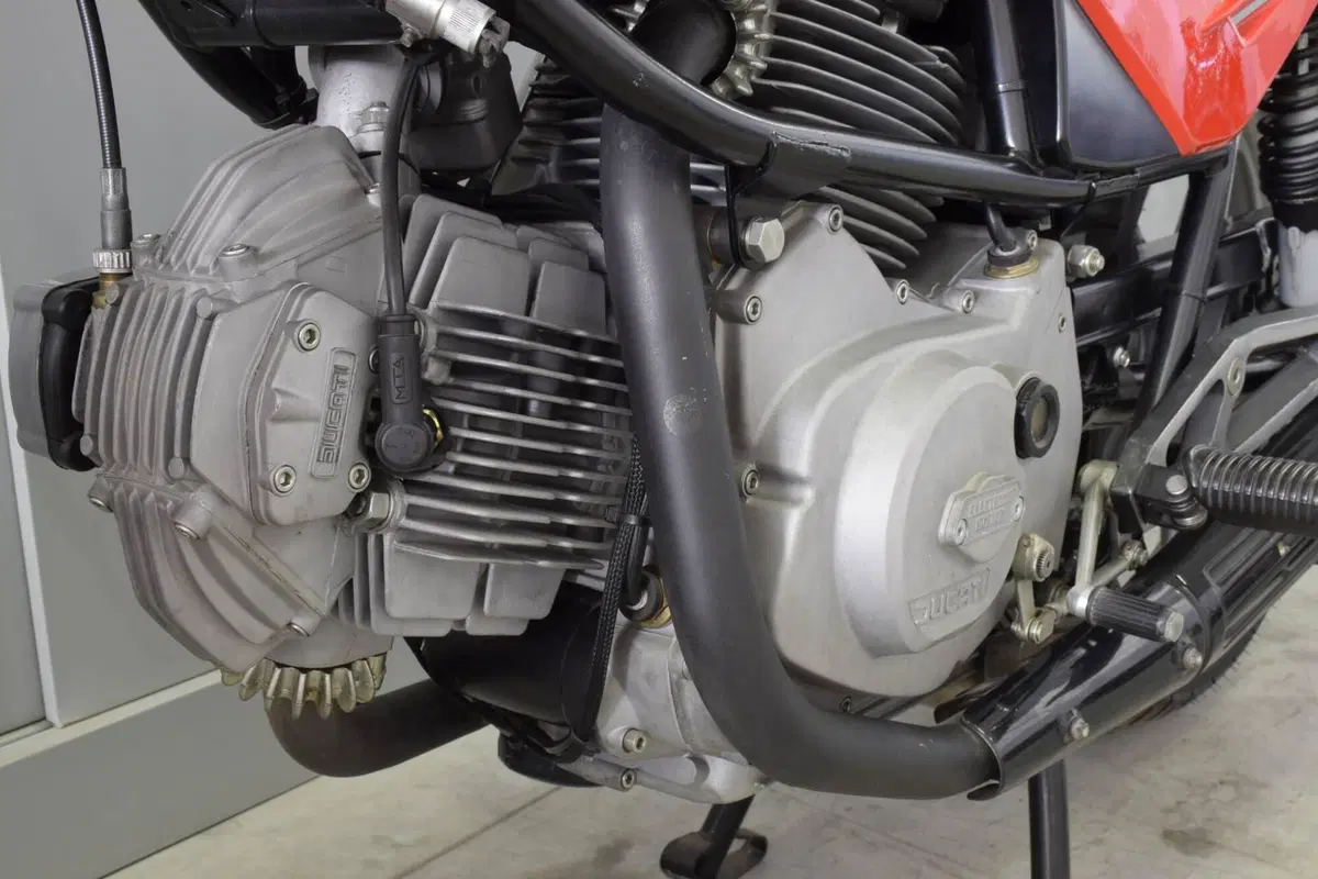 Cagiva Alazzurra 650 (17)