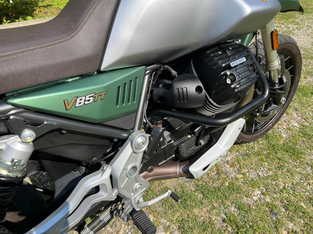 Moto Guzzi V85 TT Centenario (2021 - 22) (5)
