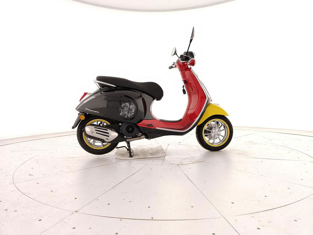 Vespa Primavera 125 Disney Mickey Mouse Edition by Vespa (2023 - 24) (5)