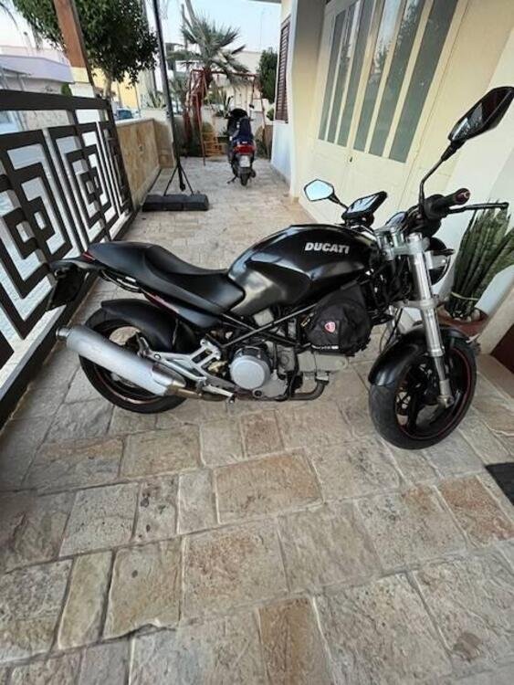 Ducati Monster 600 Dark (1998 - 01) (2)