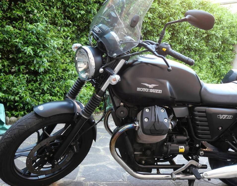 Moto Guzzi V7 II Stone (2015 - 17) (3)