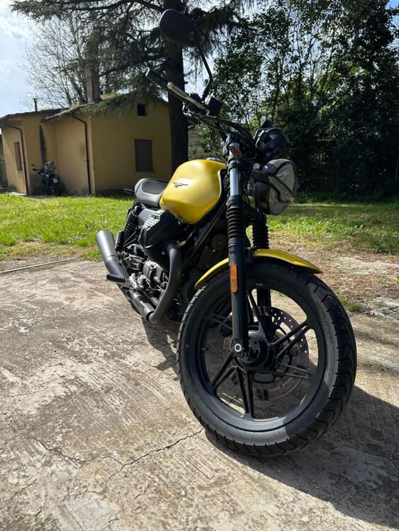 Moto Guzzi V7 Stone (2021 - 24)