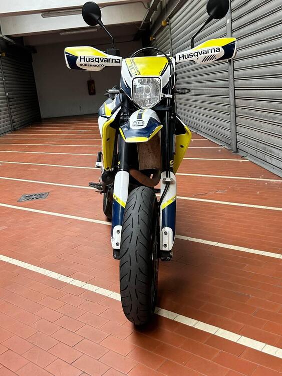 Husqvarna 701 Supermoto (2017 - 19) (4)