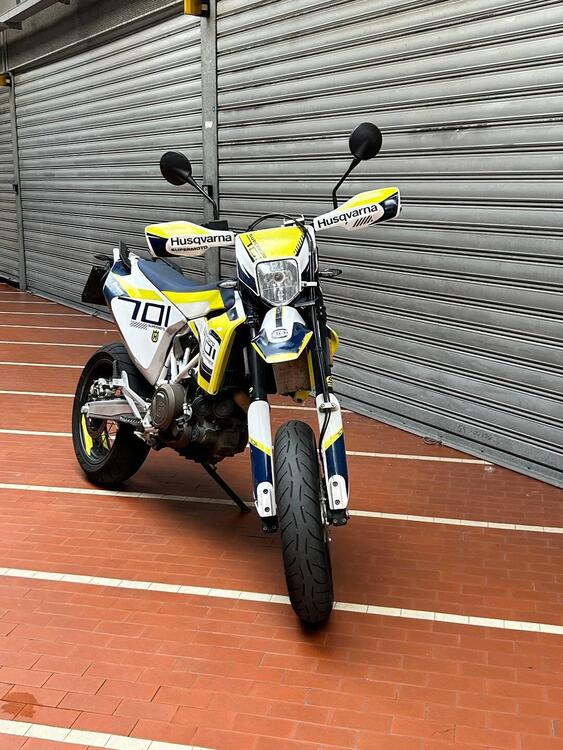 Husqvarna 701 Supermoto (2017 - 19) (5)