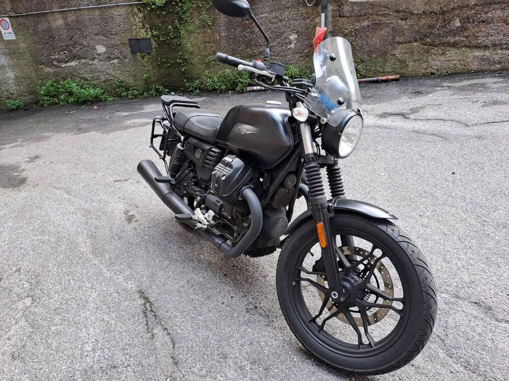 Moto Guzzi V7 III Stone (2017 - 20) (4)