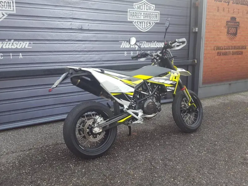 Husqvarna 701 Supermoto (2021) (2)